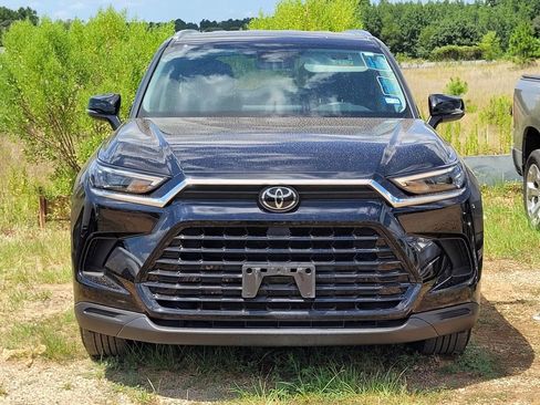 Used 2024 Toyota Grand Highlander XLE image 1