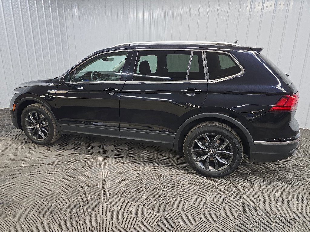 Used 2022 Volkswagen Tiguan SE w/ Panoramic Sunroof Package AWD/4WD image 4