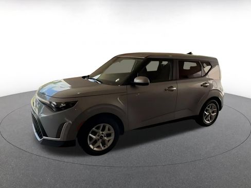Used 2025 Kia Soul LX w/ LX Technology Package FWD image 8