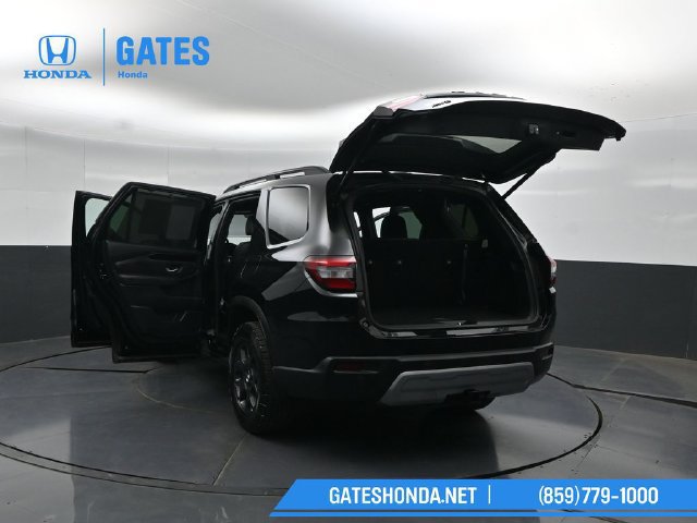 Used 2025 Honda Pilot TrailSport image 58