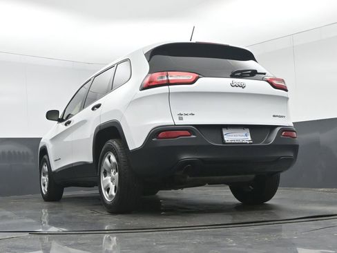 Used 2017 Jeep Cherokee Sport w/ Cold Weather Group AWD/4WD image 51
