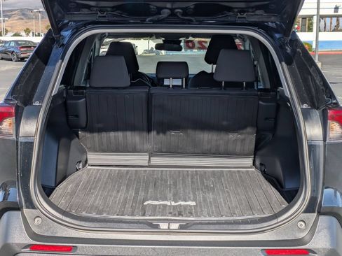 Used 2022 Toyota RAV4 XLE w/ Convenience Package FWD image 13