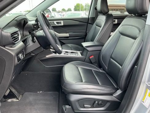 Used 2024 Ford Explorer XLT w/ Equipment Group 202A AWD/4WD image 18