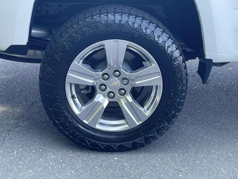 Used 2022 Chevrolet Colorado LT w/ Chrome Appearance Package AWD/4WD image 7