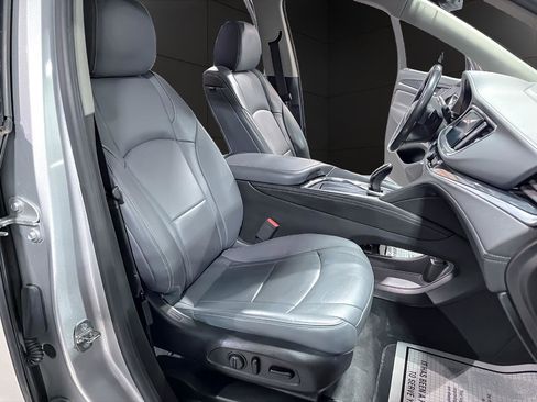 Used 2020 Buick Enclave Essence image 21