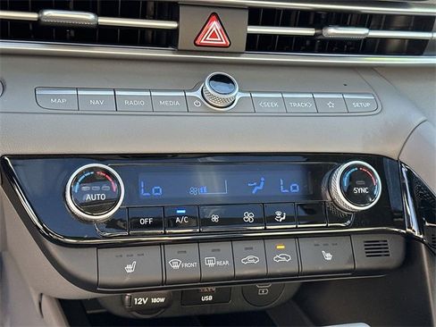 Used 2025 Hyundai Elantra SEL image 40
