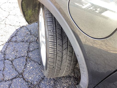 Used 2017 Chevrolet Bolt LT image 27