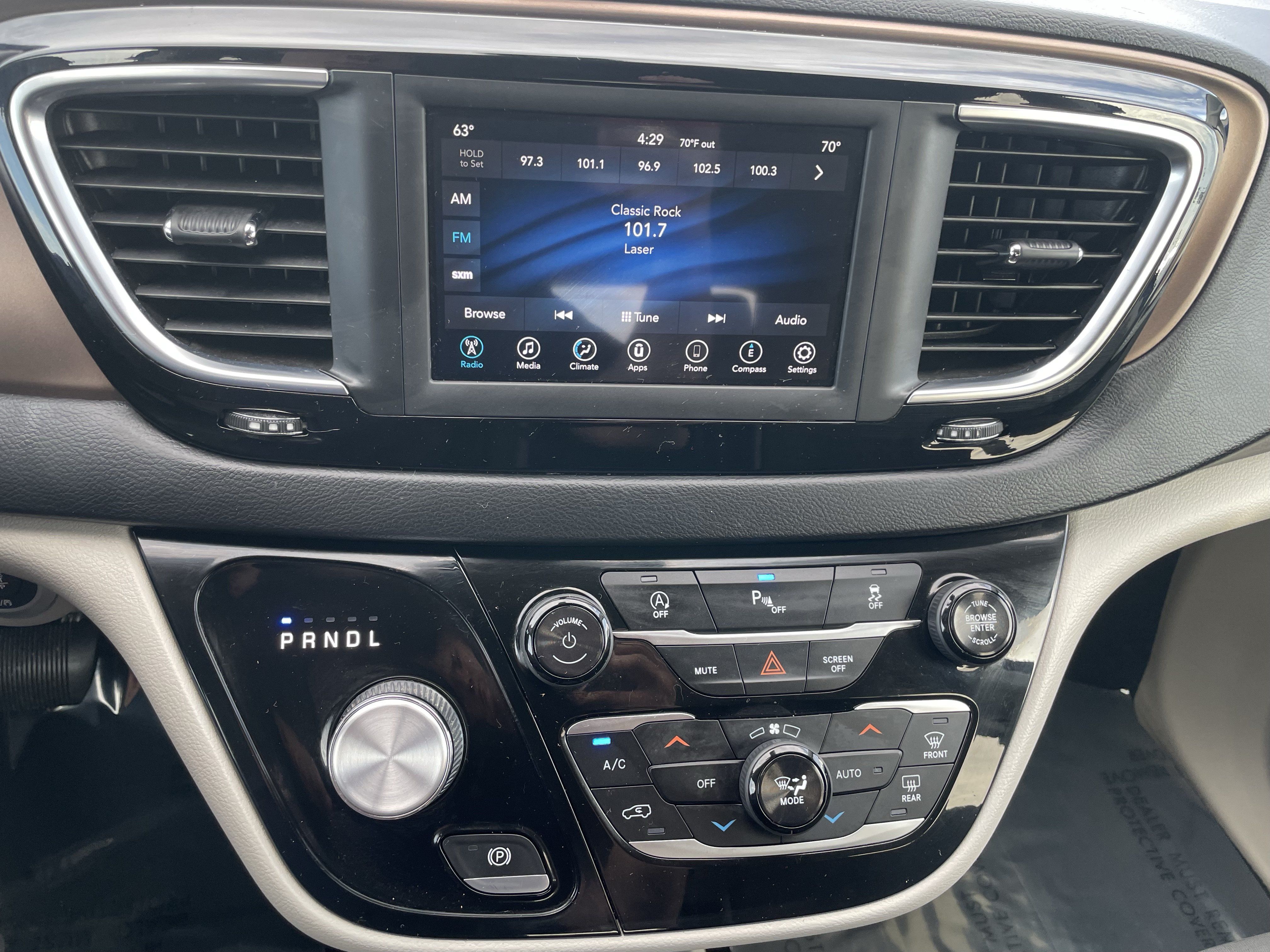 Used 2018 Chrysler Pacifica Touring Plus w/ Tire & Wheel Group FWD image 21