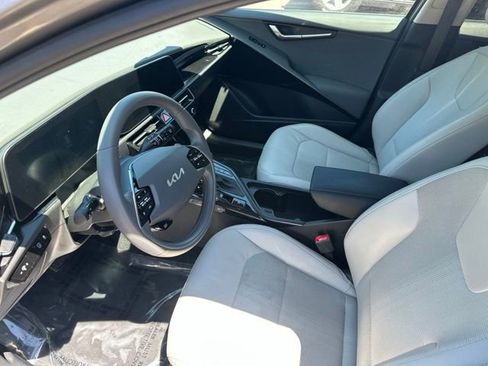 Used 2024 Kia Niro EX FWD image 14