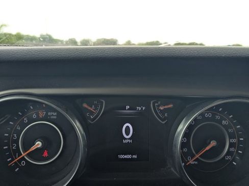 Used 2020 Jeep Gladiator Sport w/ Quick Order Package 24S image 9