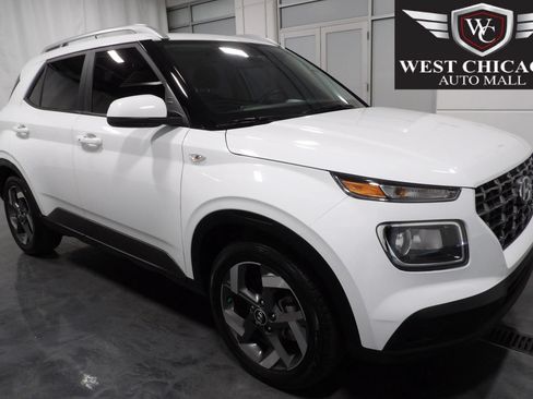 Used 2024 Hyundai Venue SEL FWD image 1