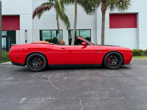 Used 2015 Dodge Challenger SRT Hellcat image 3