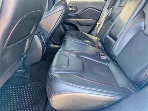 Used 2020 Jeep Cherokee Trailhawk w/ Cold Weather Group AWD/4WD image 18