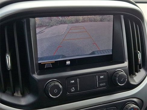 Used 2020 Chevrolet Colorado LT w/ Safety Package image 17