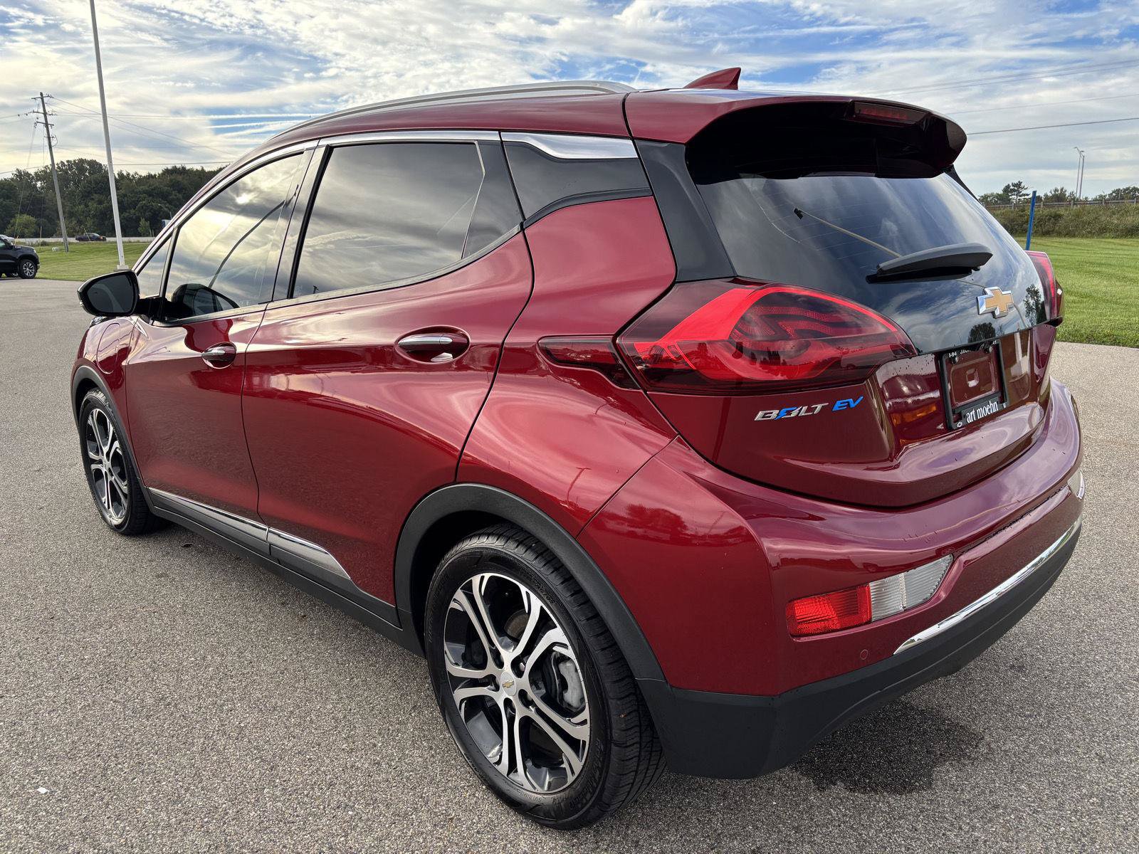 Used 2021 Chevrolet Bolt Premier w/ Infotainment Package FWD image 3