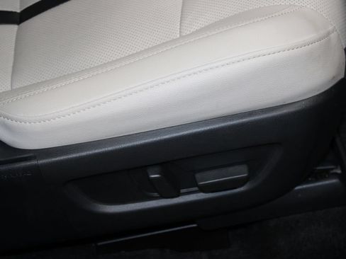Used 2025 MAZDA CX-70 Plug-In Hybrid w/ Premium Pkg AWD/4WD image 31