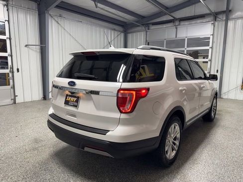 Used 2019 Ford Explorer XLT w/ Equipment Group 201A FWD image 23