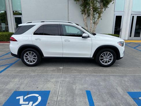 Used 2024 Mercedes-Benz GLE 350 4MATIC image 3