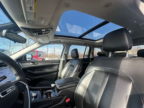 Used 2023 Jeep Grand Cherokee 4WD 4xe image 25