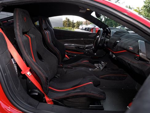 Used 2019 Ferrari 488 Pista Coupe RWD image 10