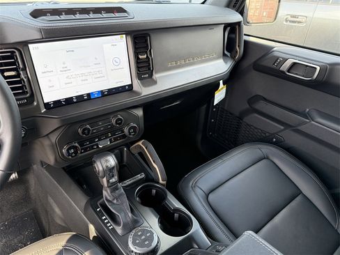 New 2025 Ford Bronco Badlands image 24