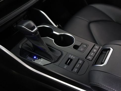 Used 2021 Toyota Highlander XLE image 59