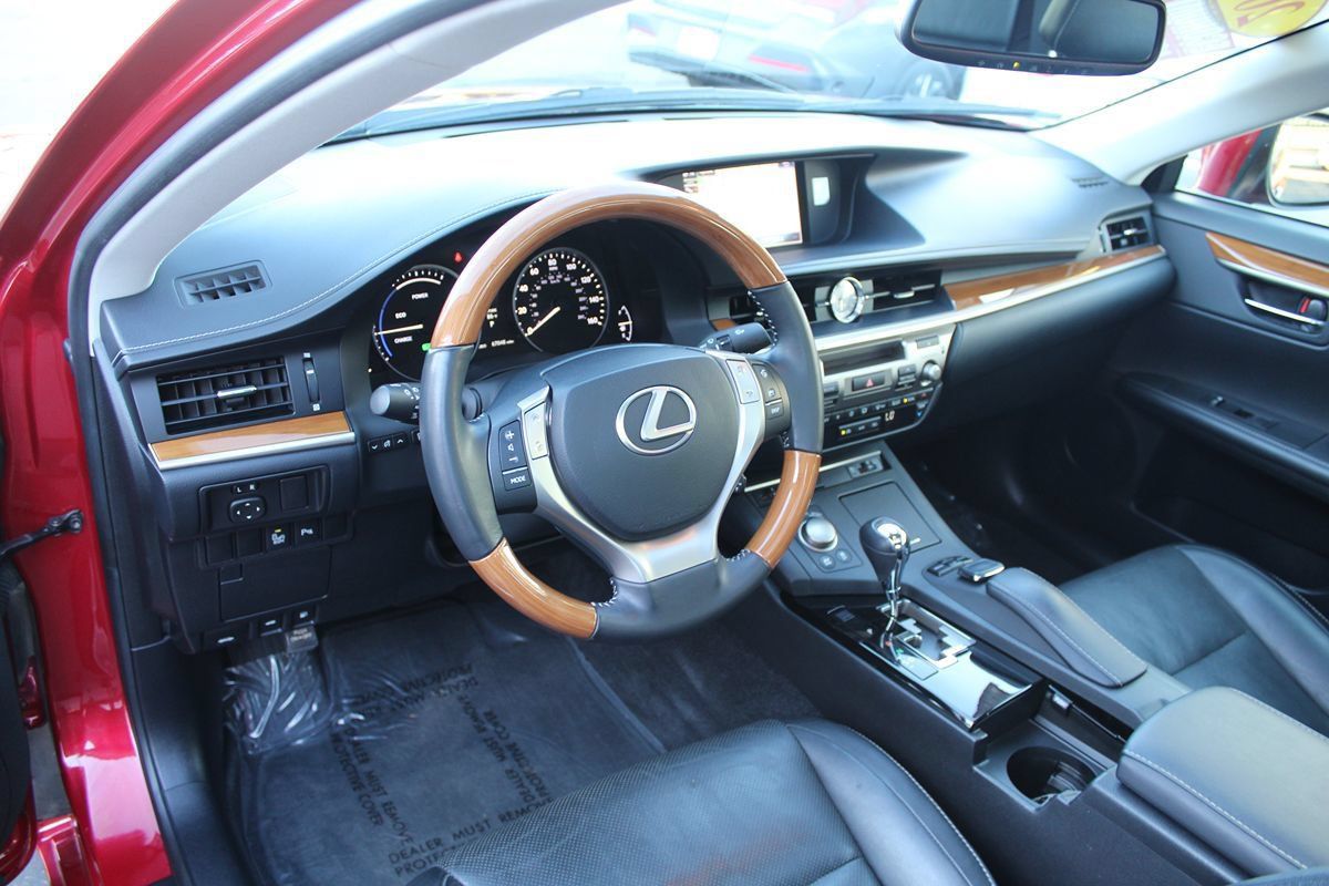 Used 2015 Lexus ES 300h w/ Navigation System Package FWD image 19