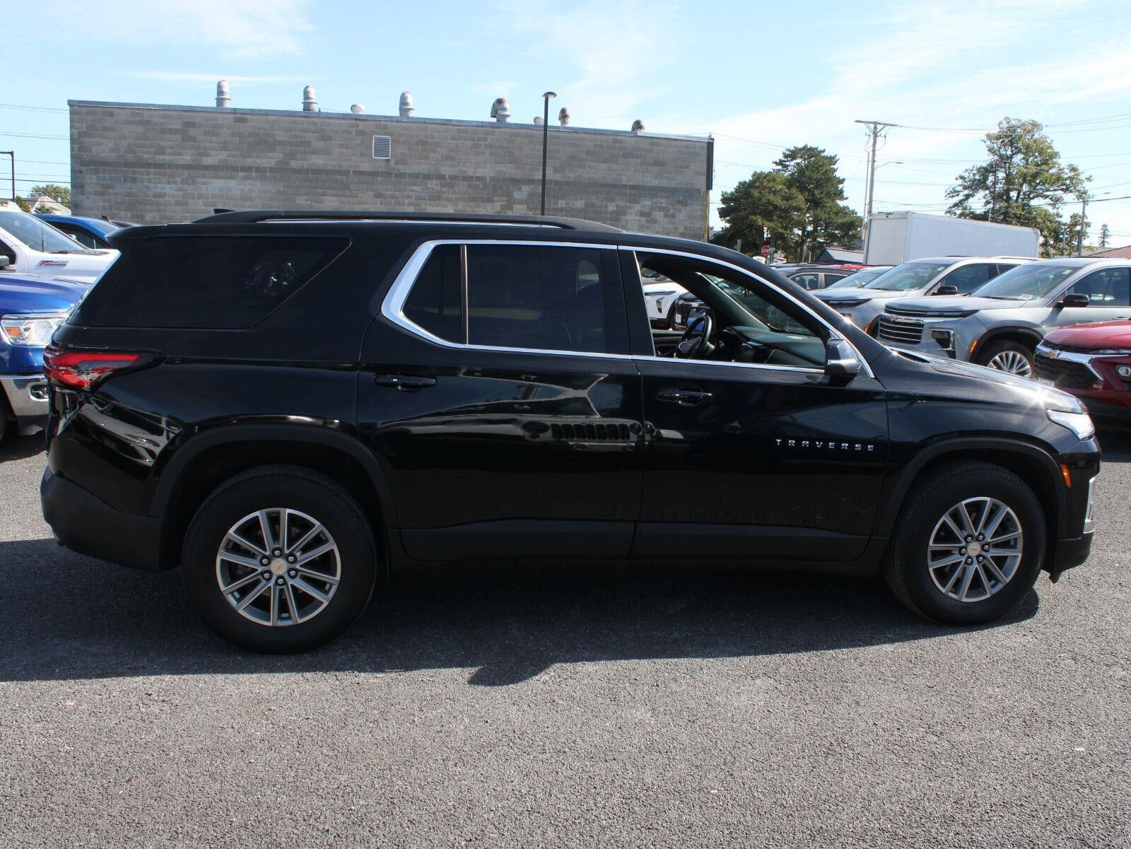 Used 2023 Chevrolet Traverse LT AWD/4WD image 4