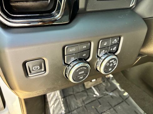 Used 2025 GMC Sierra 1500 AT4 AWD/4WD image 24