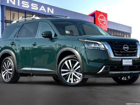 Certified 2024 Nissan Pathfinder Platinum image 1