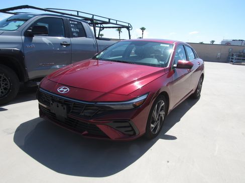 Used 2024 Hyundai Elantra Limited FWD image 1