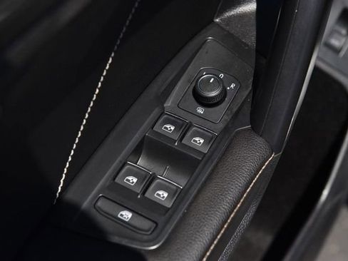Used 2022 Volkswagen Tiguan SE AWD/4WD image 8