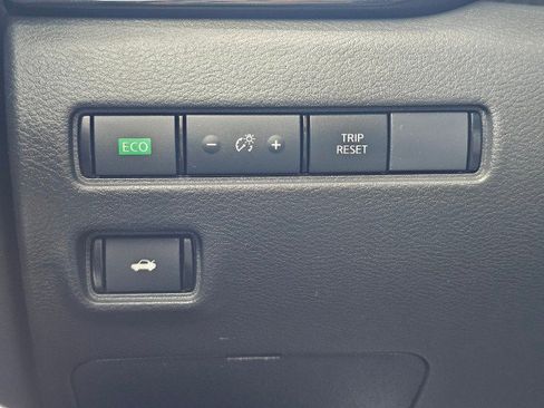 Used 2024 Nissan Sentra SR w/ SR Premium Package FWD image 38