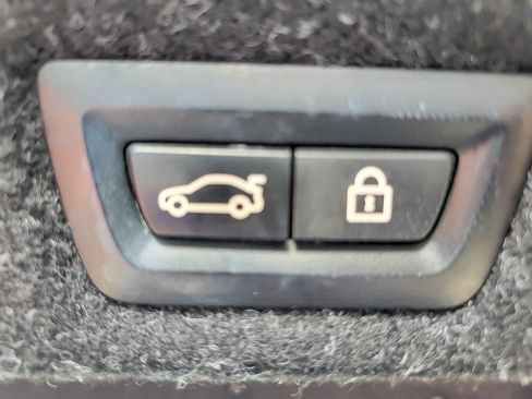 Used 2022 BMW 540i xDrive w/ Premium Package image 19