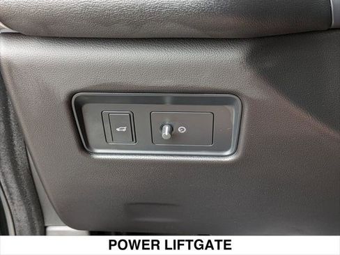 Used 2024 Jaguar F-PACE R-Dynamic S image 17