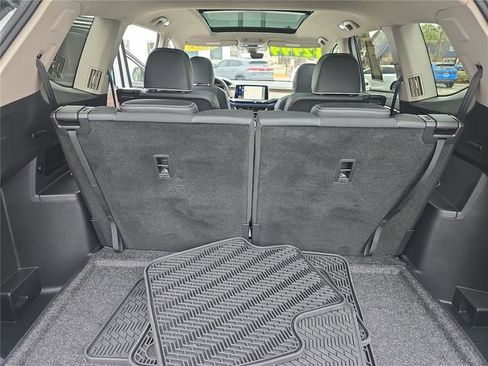 Used 2025 Volkswagen Atlas SEL Premium R-Line image 33