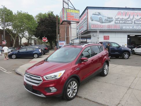 Used 2017 Ford Escape Titanium AWD/4WD image 2