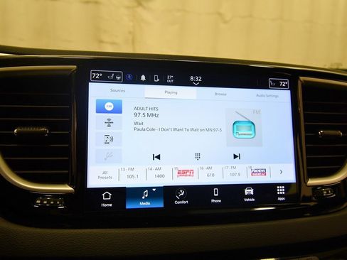 Used 2024 Chrysler Pacifica Touring-L image 23