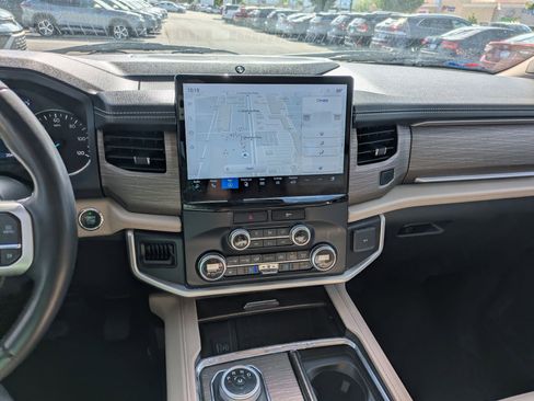 Used 2023 Ford Expedition Limited AWD/4WD image 29