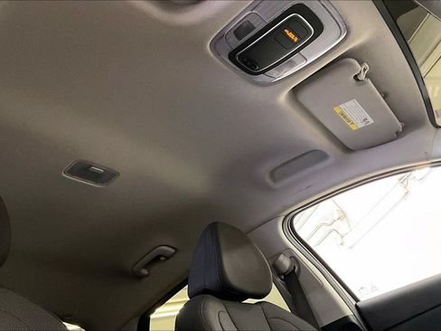 Used 2025 Hyundai Elantra SE FWD image 28