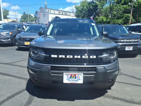 Certified 2025 Ford Bronco Sport Outer Banks w/ Outer Banks Tech Package+ AWD/4WD image 2