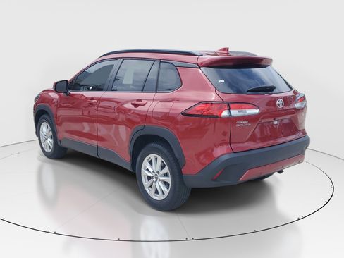 Certified 2022 Toyota Corolla Cross LE w/ Moonroof Package FWD image 5