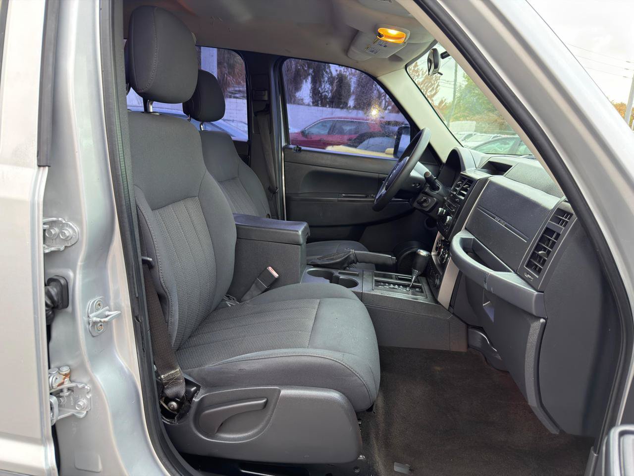 Used 2011 Jeep Liberty Sport RWD image 9