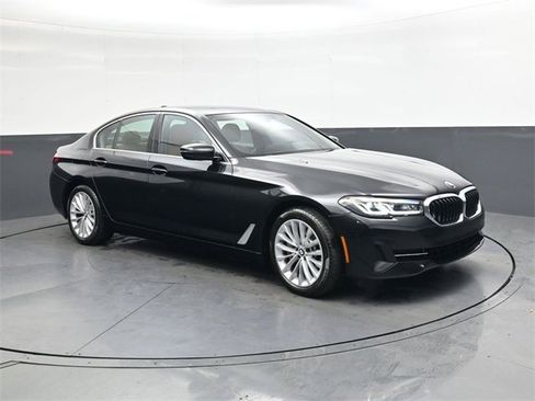 Used 2022 BMW 530i w/ Premium Package image 2