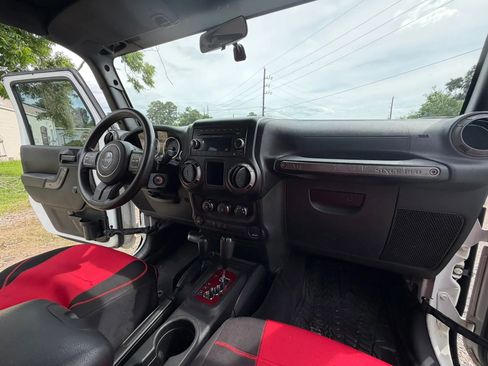 Used 2015 Jeep Wrangler Unlimited Sport AWD/4WD image 10