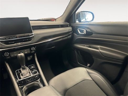 New 2026 Jeep Compass Latitude image 11