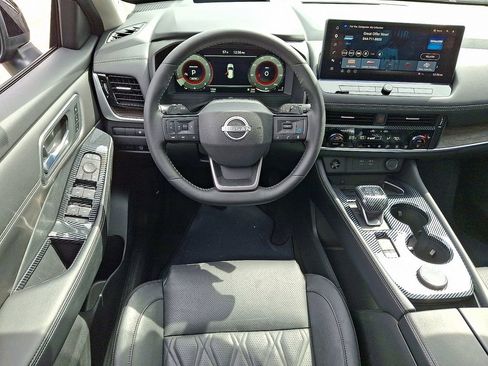 Used 2026 Nissan Rogue Platinum w/ Platinum Premium Package image 12