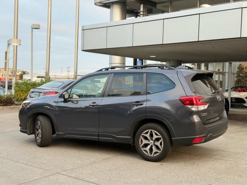 Used 2022 Subaru Forester Premium w/ Popular Package #1 image 4