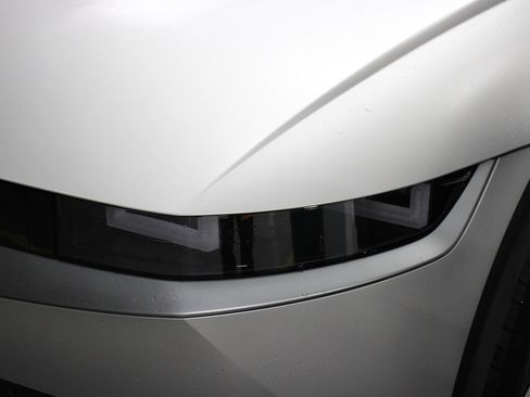 Used 2023 Hyundai Ioniq 5 SEL image 4