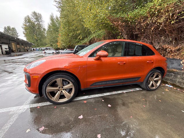 Used 2022 Porsche Macan AWD/4WD image 3